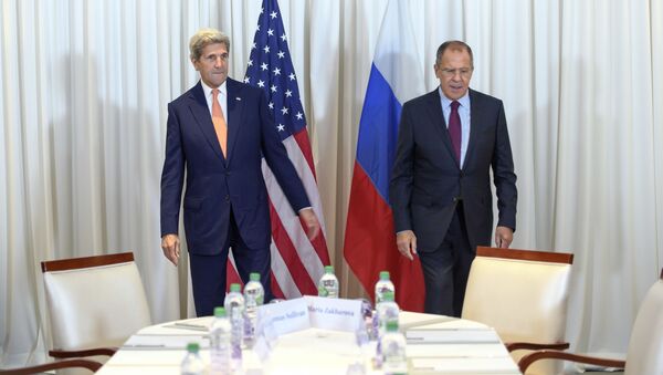 Госсекретарь США Джон Керри и министр иностранных дел России Сергей Лавров на встрече в Женеве - اسپوتنیک افغانستان  