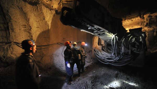 Extracting diamond-bearing kimberlite ore at ALROSA's Internatsionalny diamond field in Mirny, Republic of Sakha (Yakutia) - اسپوتنیک افغانستان  