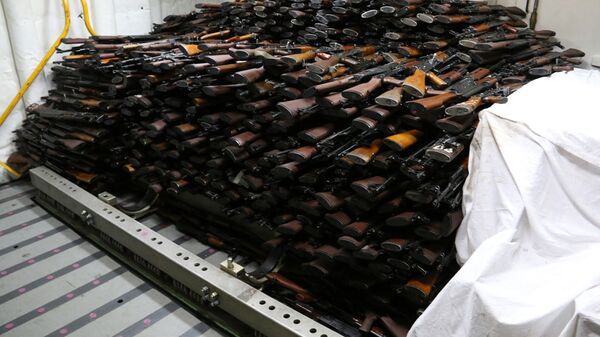 یک انبار چند ملیارد دالری سلاح و مهمات در شهر کراچی پاکستان کشف شد - اسپوتنیک افغانستان  