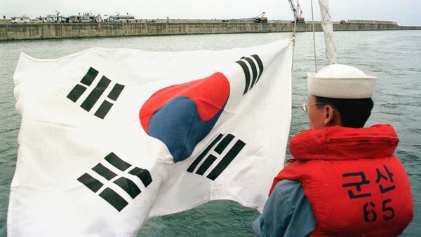 Южнокорейский морской офицер на фоне флага - اسپوتنیک افغانستان  