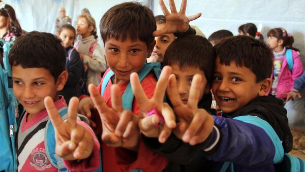 عیدانه رضاکاران بلخ به کودکان بیمار - اسپوتنیک افغانستان  
