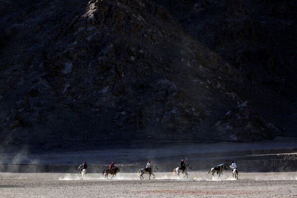 مردم در حال بازی در لاداخ - اسپوتنیک افغانستان  