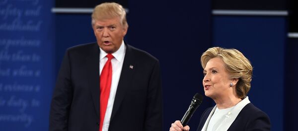 US Democratic presidential candidate Hillary Clinton and US Republican presidential candidate Donald Trump debate during the second presidential debate at Washington University in St. Louis, Missouri, on October 9, 2016 US Democratic presidential candidate Hillary Clinton and US Republican presidential candidate Donald Trump debate during the second presidential debate at Washington University in St. Louis, Missouri, on October 9, 2016 - اسپوتنیک افغانستان