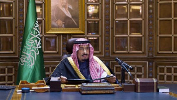 قالین هایی که شاه عربستان را همراهی می کنند - اسپوتنیک افغانستان  