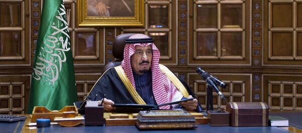 قالین هایی که شاه عربستان را همراهی می کنند قالین هایی که شاه عربستان را همراهی می کنند - اسپوتنیک افغانستان