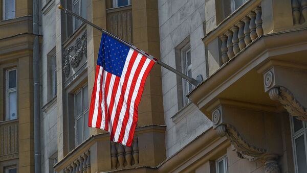 Приспущенный флаг Соединенных Штатов Америки на здании посольства США в Москве - اسپوتنیک افغانستان  