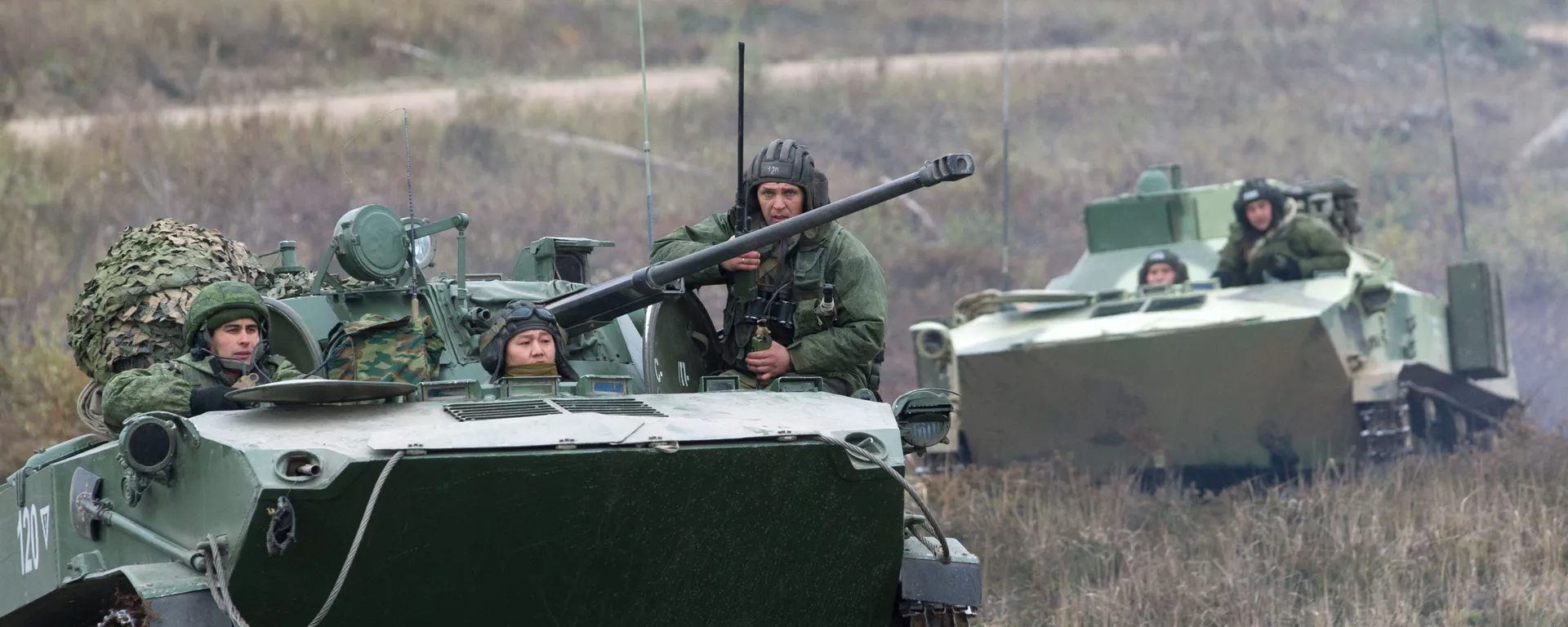 Десантники ВДВ на боевой машине десанта БМД-2 во время летно-тактических учений в Псковской области - اسپوتنیک افغانستان  , 1920, 18.12.2022