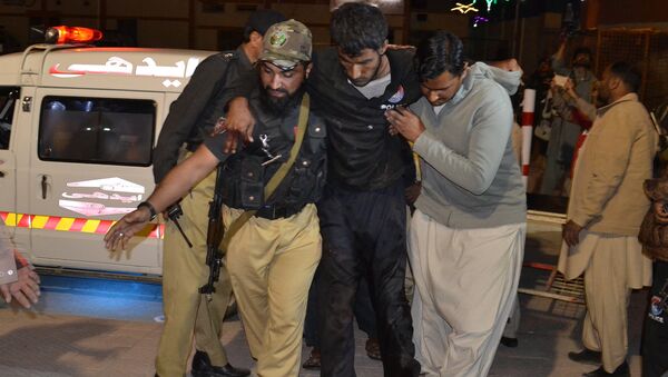 زخمی‌شدن ۲۴ تن در نتیجه پرتاب بمب دستی در جشن بهاری در پاکستان - اسپوتنیک افغانستان  