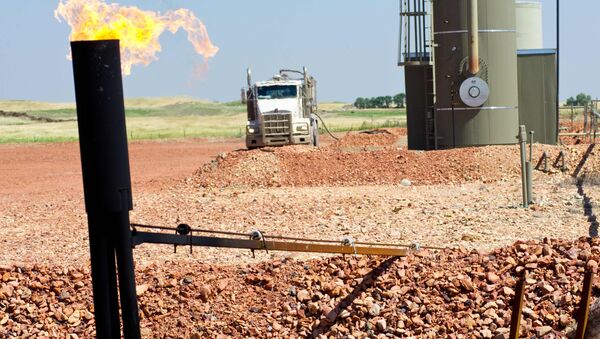Photo taken August 19, 2013 shows natural gas burning off at an oil well site near Tioga, North Dakota - اسپوتنیک افغانستان  