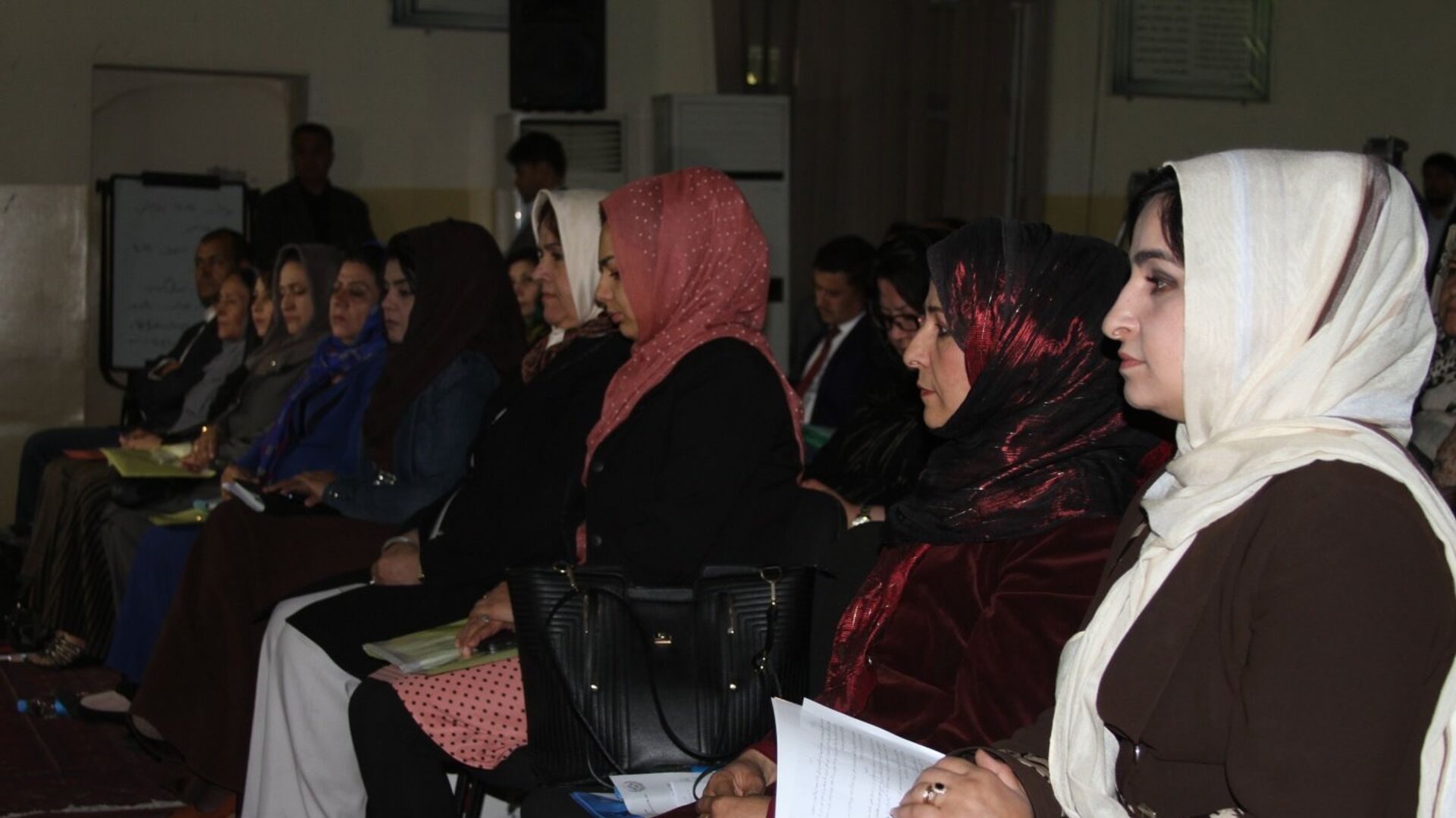 آزار و اذیت جنسی مانع اصلی کار زنان در ادارات - اسپوتنیک افغانستان  , 1920, 07.04.2022