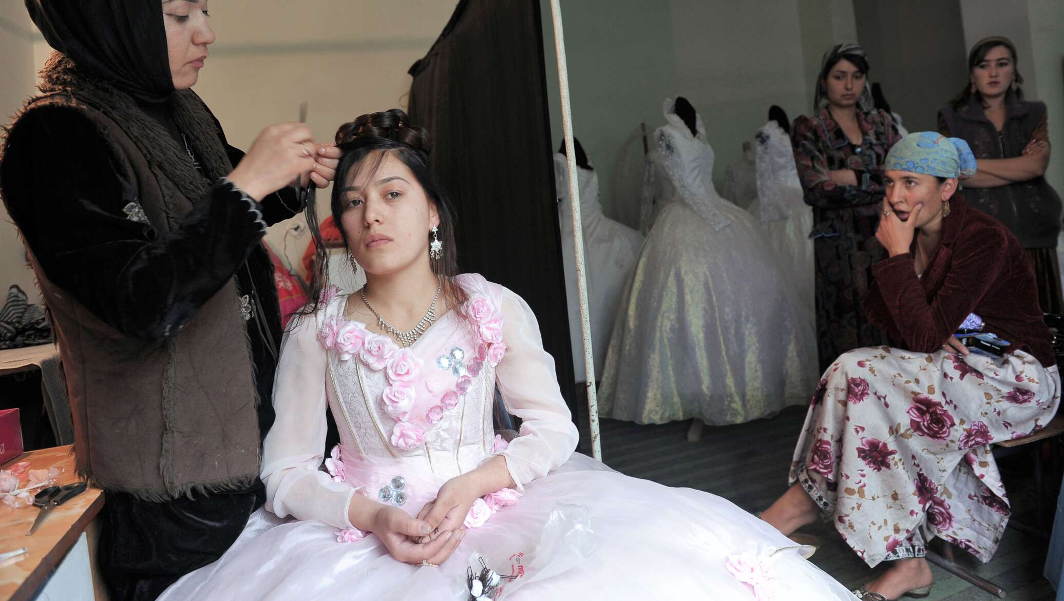 Таджикистан выйду замуж. Свадьба таджиков. Таджикские невесты. Свадьба русский и таджичка. Таджичку замуж.