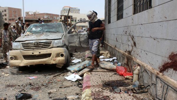 انفجار در مقابل بانک مرکزی در شهر عدن یمن - اسپوتنیک افغانستان  