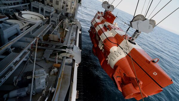 The Igor Belousov search and rescue vessel lifting on board a Bester-1 deep submergence vehicle during a submarine crew rescue drill by the sea rescue service of the Pacific Fleet in the Peter the Great Gulf - اسپوتنیک افغانستان  