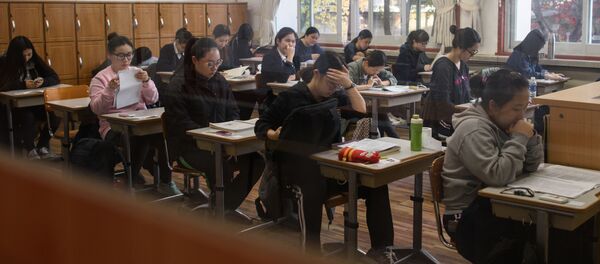 Школьники во время экзамена в Сеуле, Южная Корея - اسپوتنیک افغانستان  