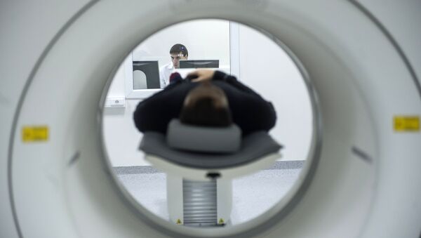 A technician performs an MRI scan. File photo - اسپوتنیک افغانستان  