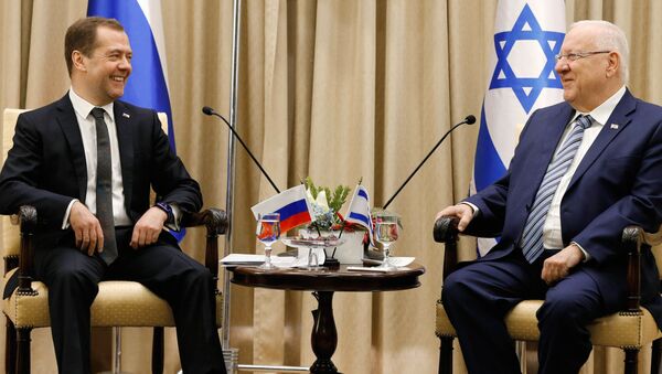 Председатель правительства РФ Дмитрий Медведев и президент Израиля Реувен Ривлин - اسپوتنیک افغانستان  