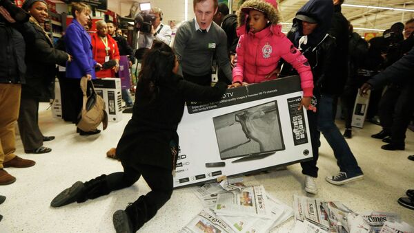 Shoppers wrestle over a television as they compete to purchase retail items on Black Friday at an Asda superstore in Wembley, north London November 28, 2014 - اسپوتنیک افغانستان  